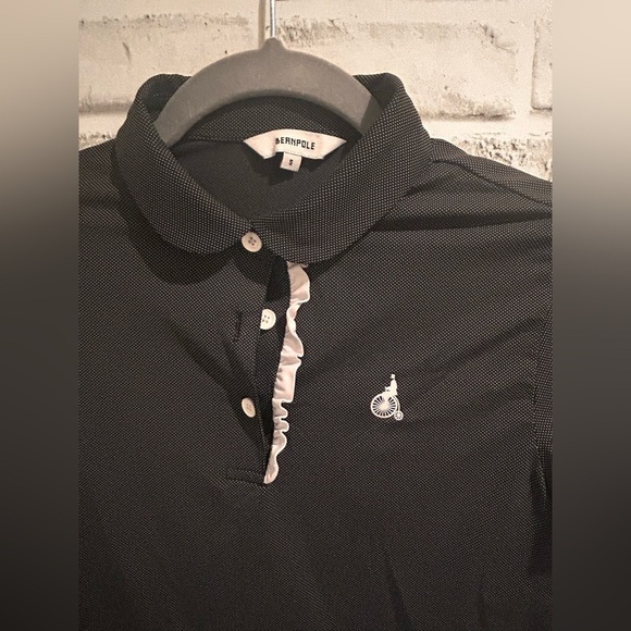 Beanpole Women’s Golf Shirt. Ruffled button down collar. Petite cut, size Small. - Picture 2 of 4